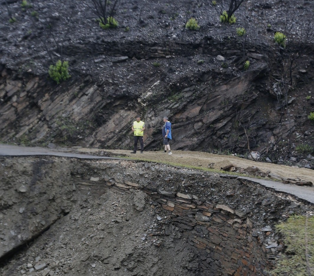 La maldición de los montes quemados persiste un año después en Galicia: “Se suman otros destrozos porque no se arregla nada”