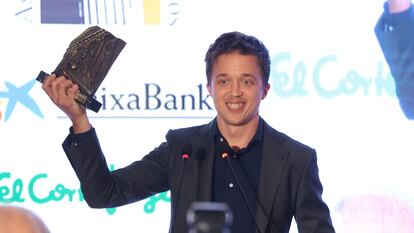 Íñigo Errejón, el martes, con el premio Castelar al mejor orador que le otorgó la Asociación de Periodistas Parlamentarios.