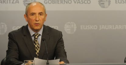 El portavoz del Gobierno vasco, Josu Erkoreka, en la rueda de prensa de este martes.