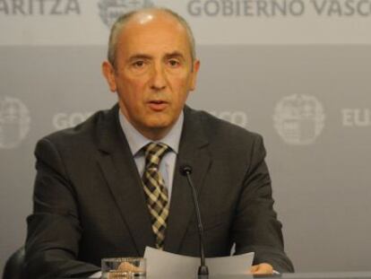 El portavoz del Gobierno vasco, Josu Erkoreka, en la rueda de prensa de este martes.