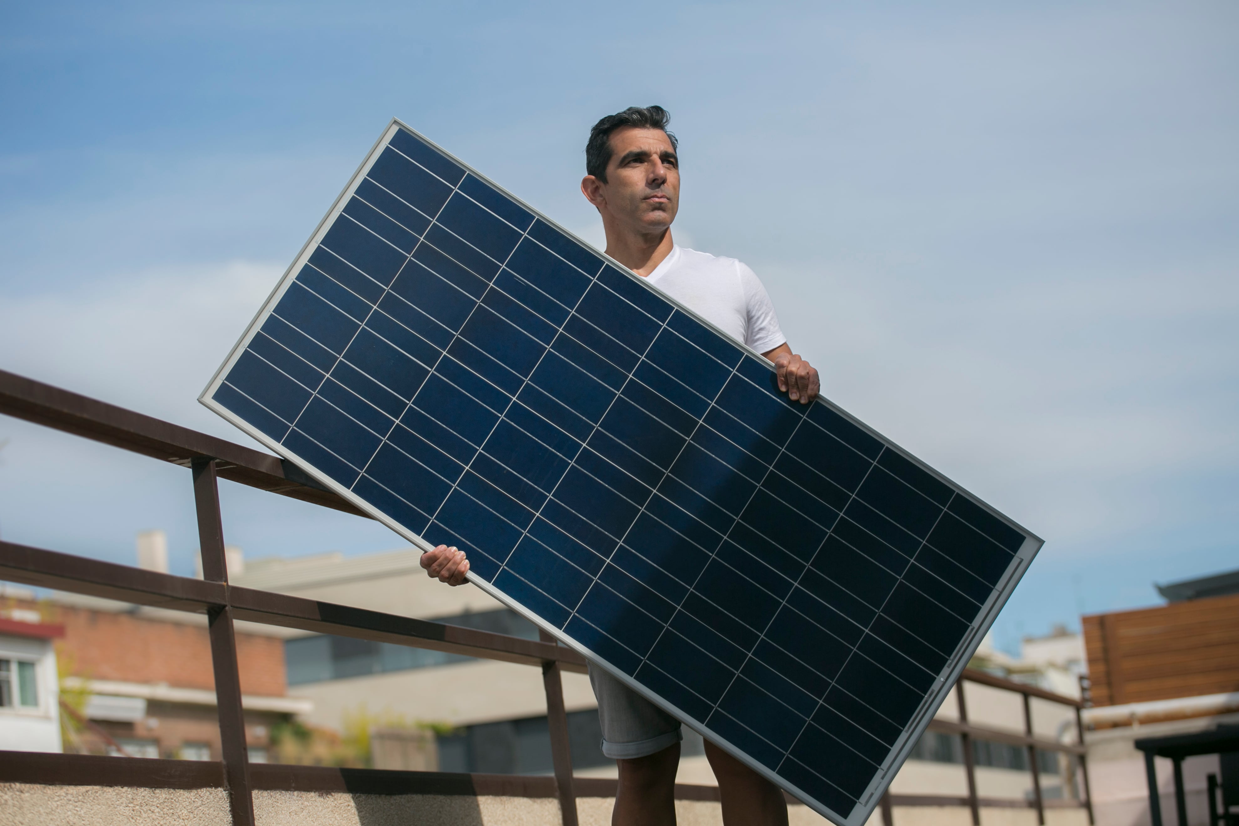 Cuando invertir en placas solares se volvió una pesadilla: “Fue un robo del Estado” 