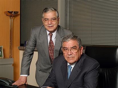 José Luis Calvo (sentado) y Manuel Calvo, presidente y consejero delegado, respectivamente, del Grupo Calvo.