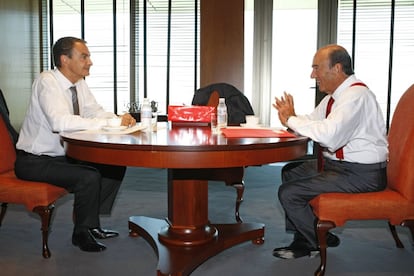 José Luis Rodríguez Zapatero, expresidente del Gobierno, junto con Emilio Botín, en la Ciudad Financiera de Banco Santander.