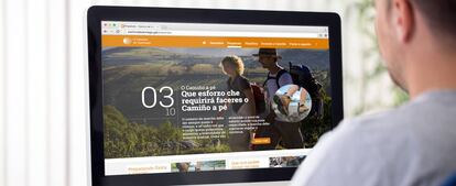Un usuario consulta la web de Smart Camino.