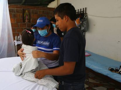 Unidad provisional de atención sanitaria en la casa parroquial de San Miguel, en Masaya.