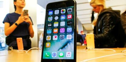 Apple toca máximos del año en Bolsa