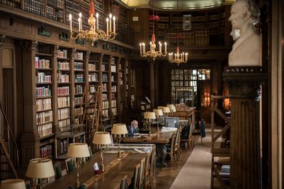 Panorámica de la biblioteca del Institut de France, en la Academia francesa, en París. 