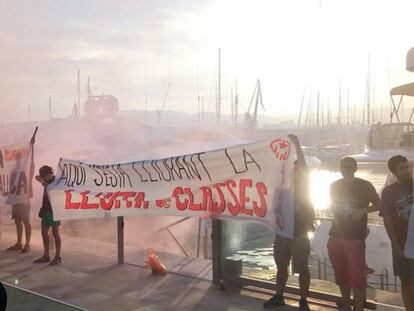 Protesta de activistas pertenecientes al grupo Arran