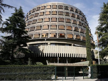 Vista general exterior del edificio del Tribunal Constitucional. EFE/Archivo