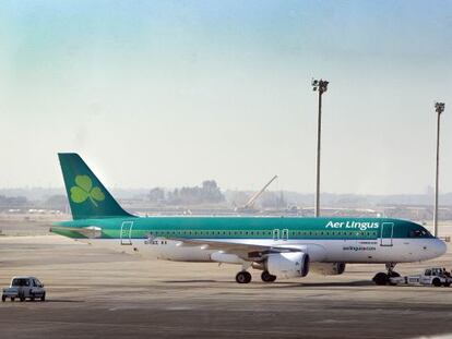 Un avión de Aer Lingus en el aeropuerto de Barcelona