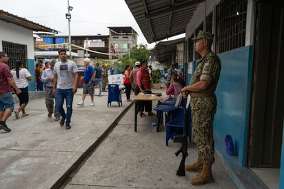 Este domingo más de 13 millones de ecuatorianos han acudido a las urnas para elegir presidente en unas elecciones anticipadas.