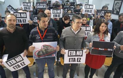 Patxi López, en el centro, durante el congreso de las Juventudes Socialistas de Euskadi.