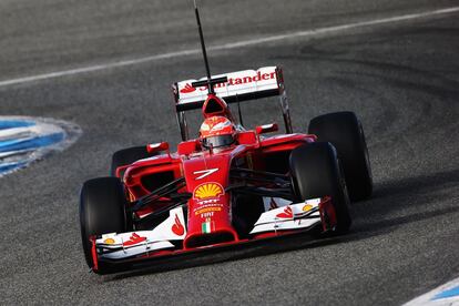 Kimi Raikkonen probando su Ferrari F14T en Jerez de la Frontera (Spain).