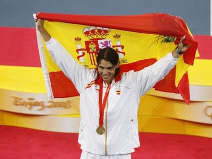 Nadal posa con la medalla de oro de Pekín 2008.
