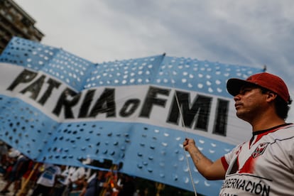 Protesta en Argentina por acuerdos económicos con el FMI