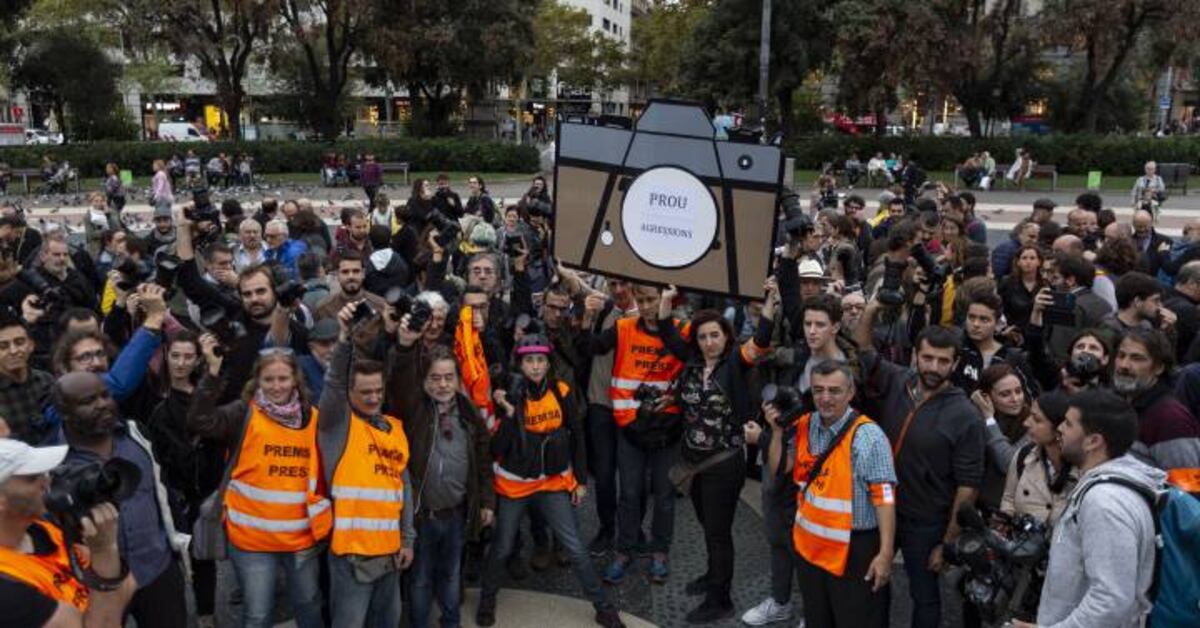 Protesta de periodistas por las agresiones a la prensa durante los ...