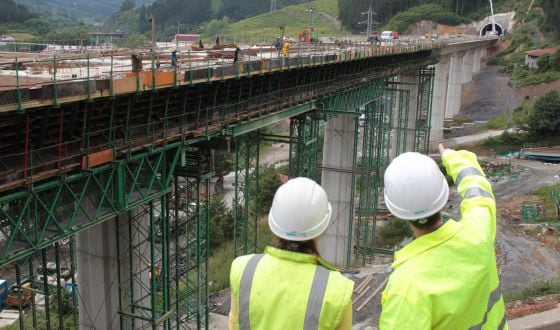 La ingeniería española aprovecha el tirón en la inversión pública y supera los 12.300 millones en ingresos en 2025
