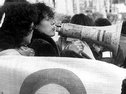 Las feministas defienden el aborto como un derecho de la mujer a decidir. En la imagen, una manifestación de 1982.