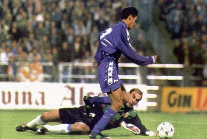 El 29 de octubre de 1994 Raúl debutó contra el Zaragoza en la Romareda. El Real Madrid perdió el partido 3-2 y el delantero, de tan solo 17 años, falló dos ocasiones contra el guardameta Cedrún. Sin embargo, acababa de nacer una leyenda.