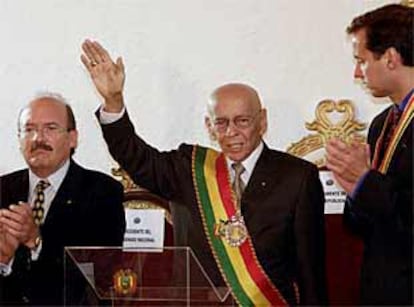 Bánzer (en el centro), junto al senador Toro (a la izquierda) y el vicepresidente Quiroga.