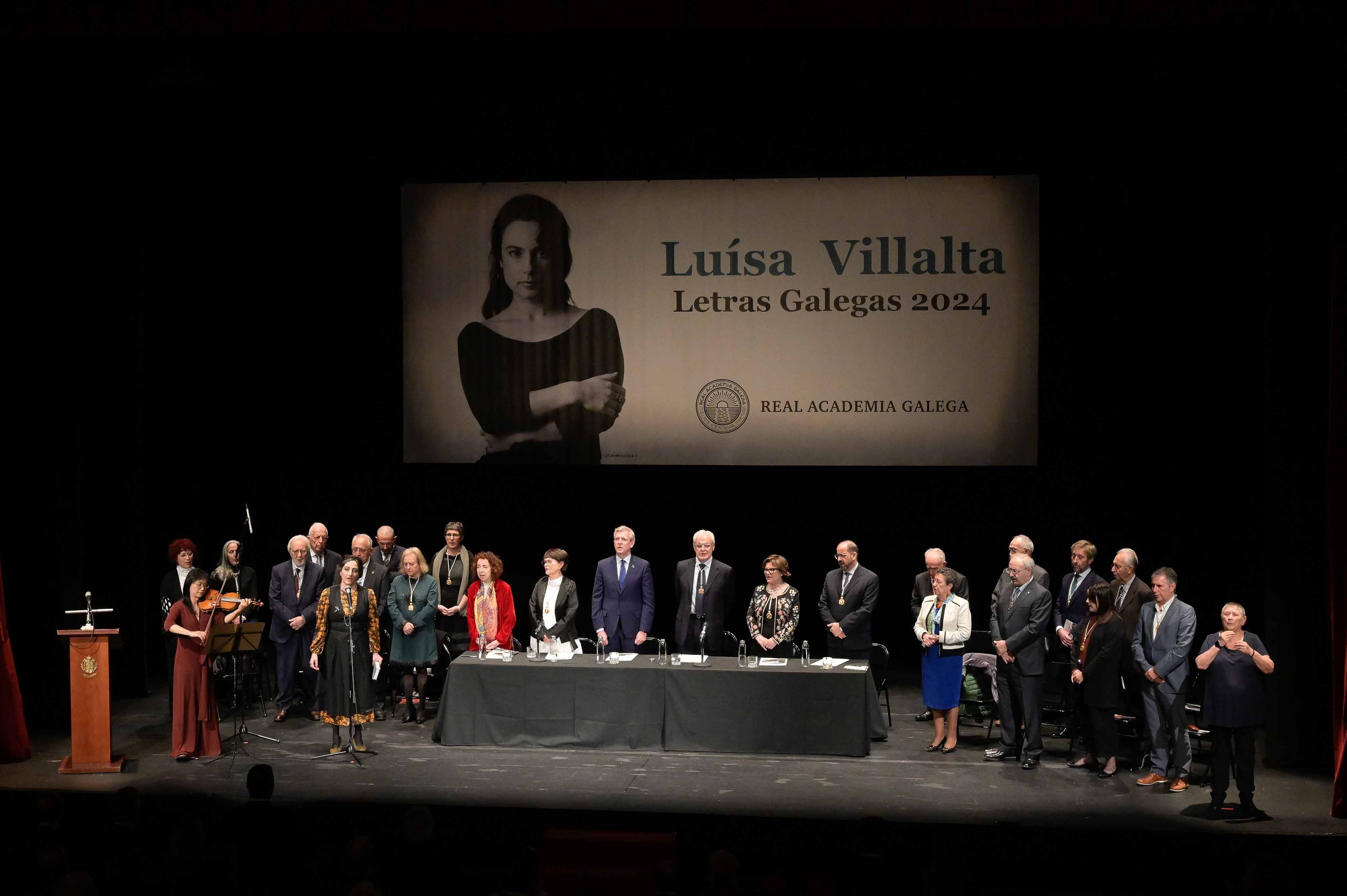 Pleno de la Real Academia Galega dedicado a Luísa Villalta por el Día das Letras Galegas.