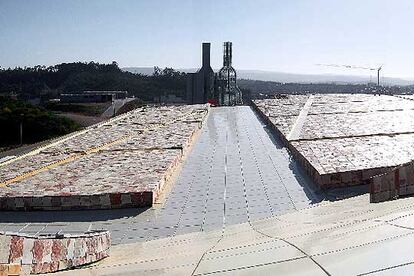 Cubierta de la hemeroteca de la Ciudad de la Cultura de Galicia, obra de Peter Eisenman.