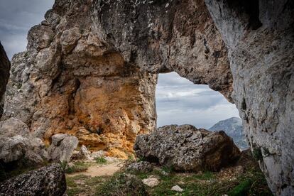 La Penya Foradada, una maravilla natural de La Vall de Gallinera (Alicante).