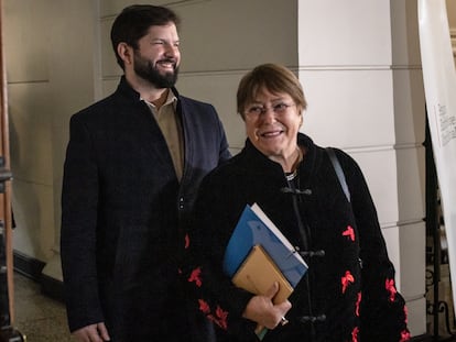 Gabriel Boric y Michelle Bachelet