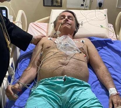 Presidente Jair Bolsonaro no Hospital das Forças Armadas em Brasília. 