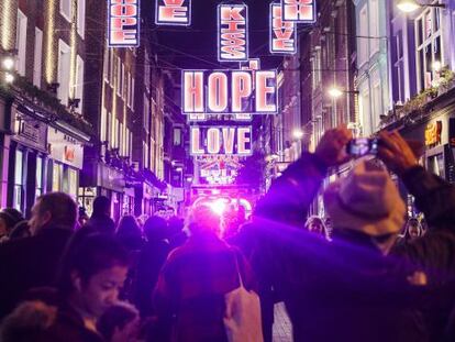 La iluminaci&oacute;n navide&ntilde;a de Carnaby Street, en Londres, inaugurada el pasado 10 de noviembre. 