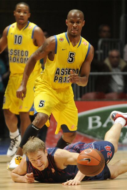 El jugador del Caja laboral, Brad Oleson, durante el partido ante Asseco Prokom.