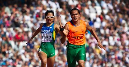 A velocista Jerusa Santos vai para sua terceira Paralimpíada após as conquistas de duas pratas e um bronze em Pequim e Londres.