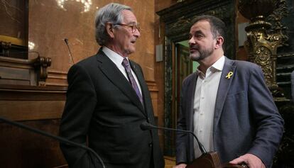 Los concejales Xavier Trias (I) del PDeCAT y Alfred Bosch (D), de Esquerra Republicana.