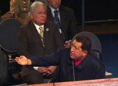 Hugo Chávez interrumpe la intervención de Rodríguez Zapatero.
