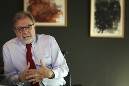 O presidente do PRISA, Juan Luis Cebrián, durante a entrevista.