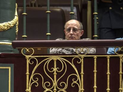 Ángel Hernández en la tribuna de invitados en el Congreso. 