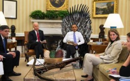 Imagen publicada por la cuenta de Twitter de la Casa Blanca, dando cuenta del fanatismo de Obama por 'Game of Thrones'