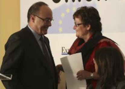 Sabine Lautenschl&auml;ger, miembro del Comit&eacute; Ejecutivo del Banco Central Europeo, y Luis Mar&iacute;a Linde, gobernador del Banco de Espa&ntilde;a.