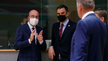 El presidente del Consejo Europeo, Charles Michel, junto a Pedro Sanchez durante la cumbre en Bruselas.