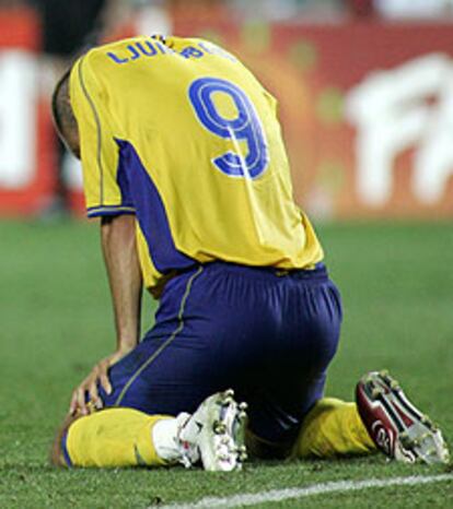 Ljungberg, apesadumbrado tras consumarse la eliminación de Suecia.