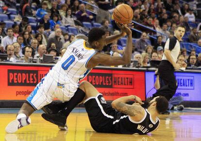 Aminu cae por falta de Williams.