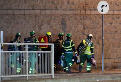 Equipos médicos se dirigen a la zona del Manchester Arena.