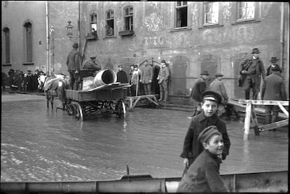 Fotografía de las inundaciones en Wetzlar en 1920, tomada por Oskar Barnack, inventor de la cámara Leica compacta. Imagen cedida por la organización.