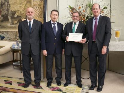 Ramón Gil Casares, Javier Cremades, Juan Luis Cebrián e John Wolf.