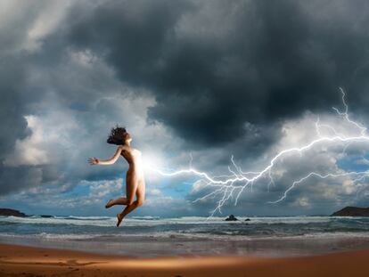 El desnudo bajo la luz