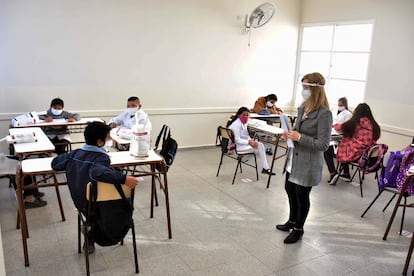 Primer día de clases en la escuela 12 de Agosto, de Pocito, en San Juan, con los nuevos protocolos por la covid-19.