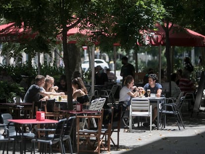 Una terrassa al passeig Sant Joan de Barcelona.