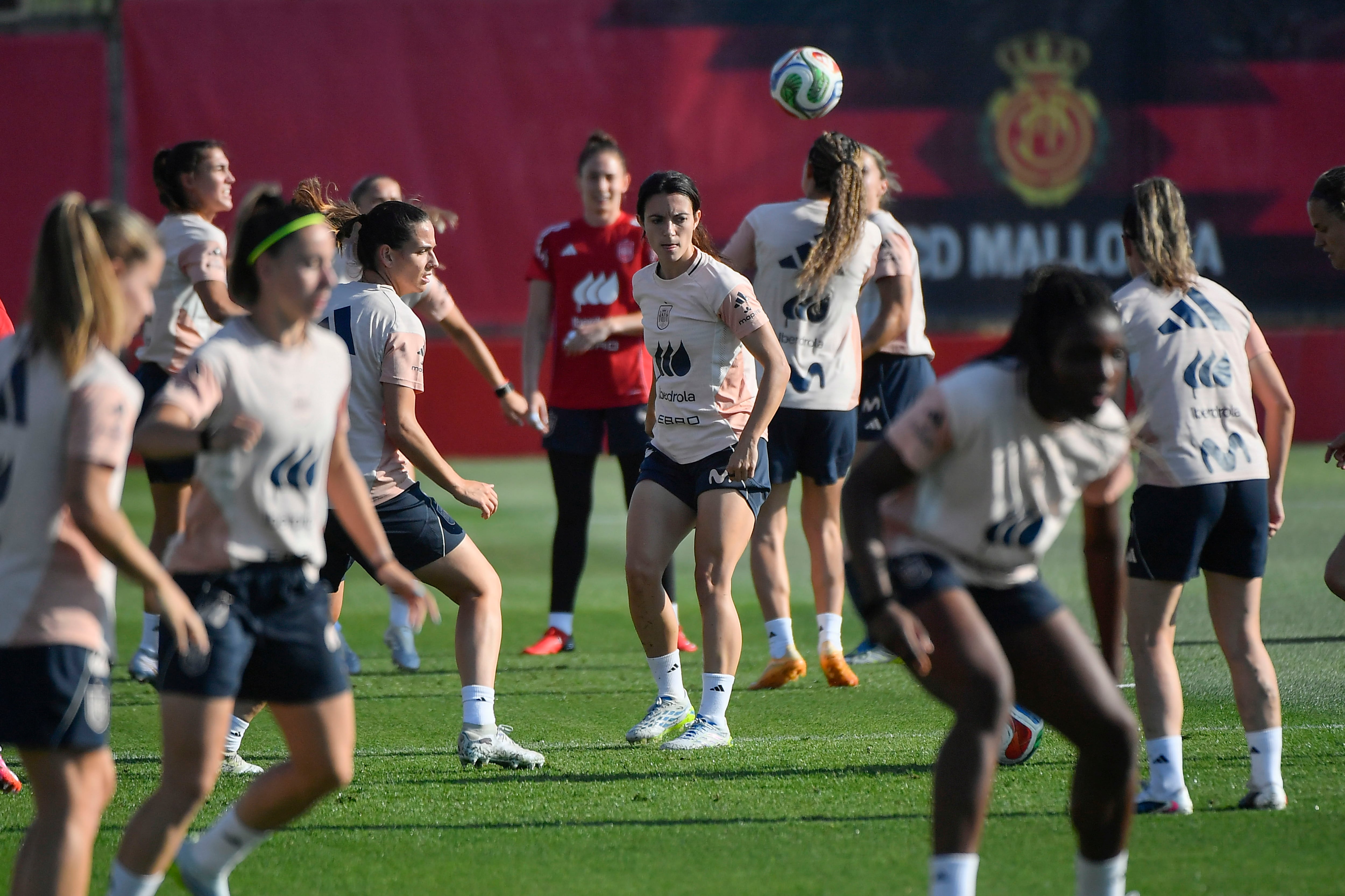 España va con toda la artillería ante Inglaterra en busca del billete directo para el Mundial