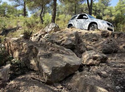 Bajo estas piedras del camino Boca Diez de Toga se encontraban enterrados los dos cuerpos.