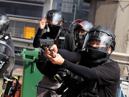 Polícia ameaça uso de “balas reais” para conter as revoltas de Hong Kong